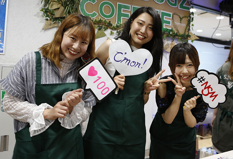 カフェの模擬店の様子