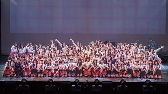 舞台で輝く学生たち