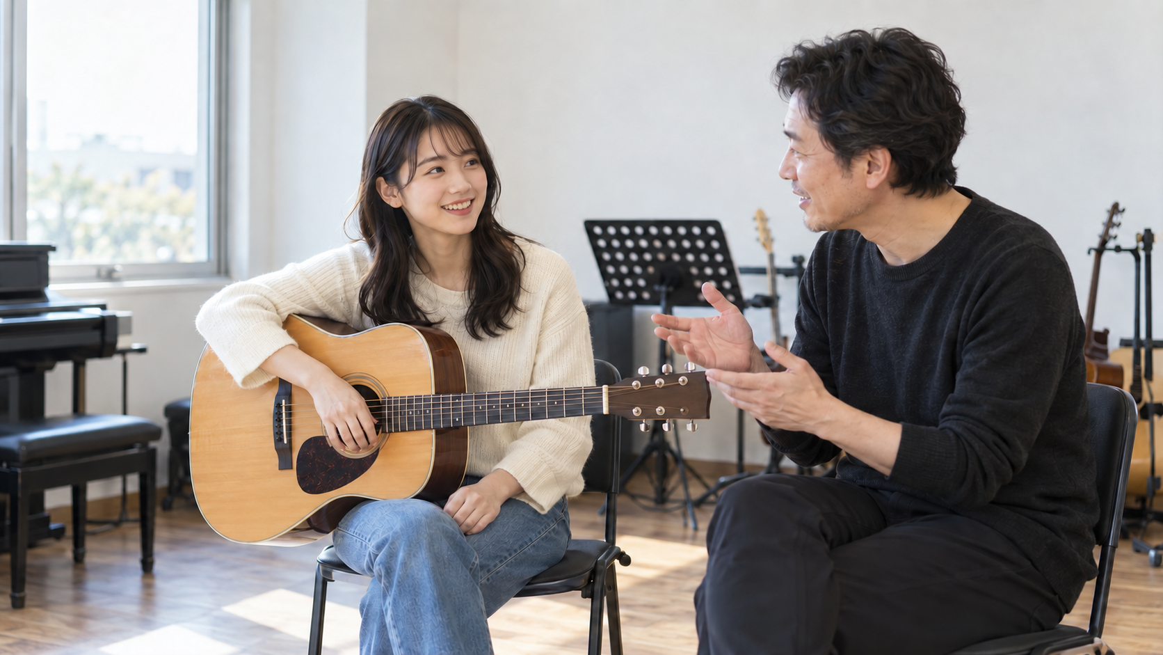 ギターを手に学び方を相談する女性と講師のイメージ