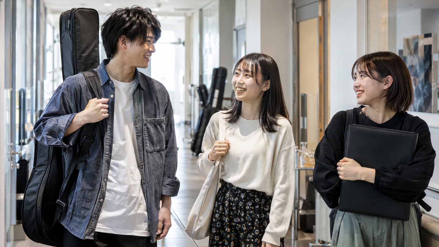 音楽の学びについて話す学生たちのイメージ